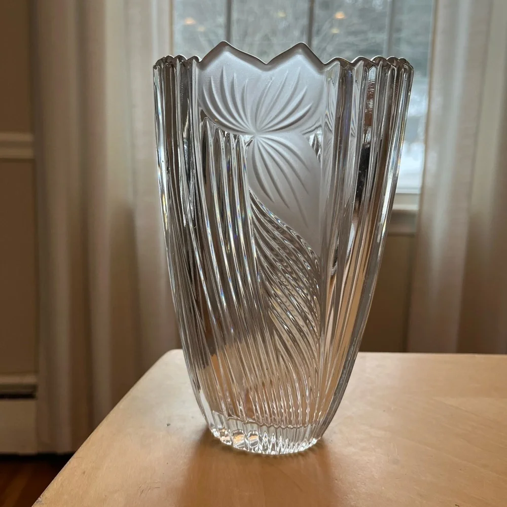VTG Anna Hutte Bleikristall clear cut 24% lead crystal vase frosted iris design